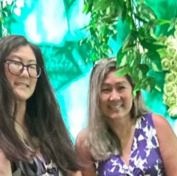 Meet your Poshers, Julie & Cyndi - Picture 4 of 4